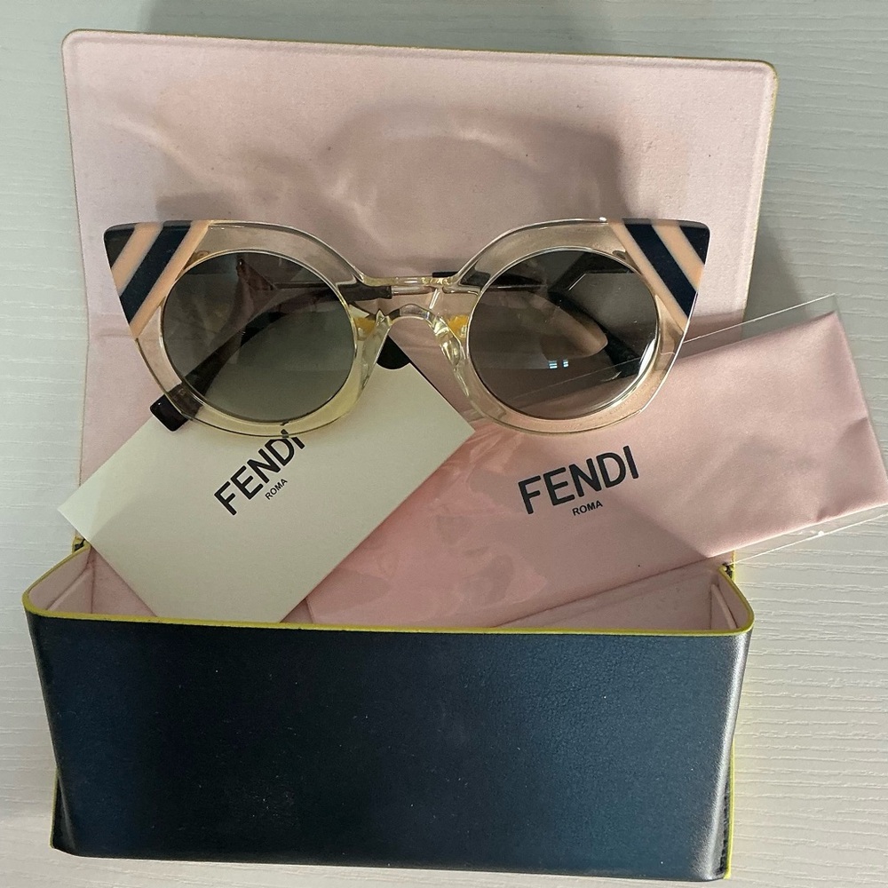 Fendi Women's Black and Cream Sunglasses